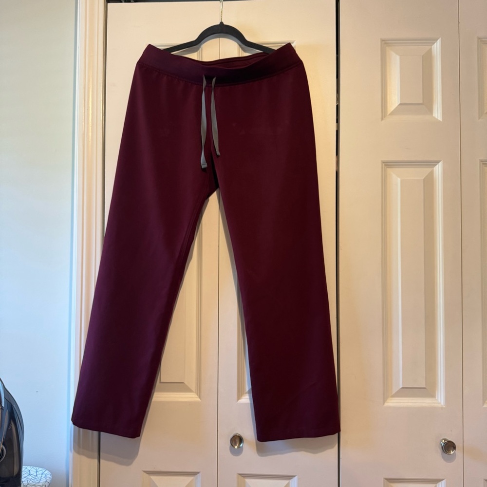 Figs Livingston Burgundy Basic Scrub Pants size M petite in perfect condition